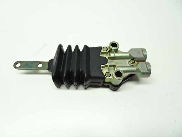 Levelling valve, cab suspension